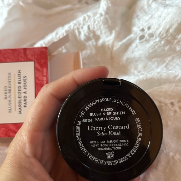 Laura Geller Baked Blush  Cherry Custard Satin Finish - Picture 4 of 9